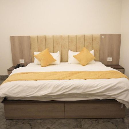 Hotel Harry Rishikesh Bagian luar foto