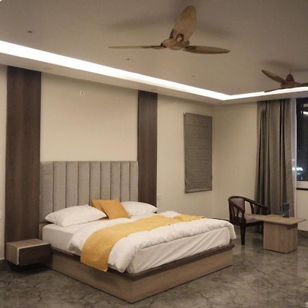Hotel Harry Rishikesh Bagian luar foto