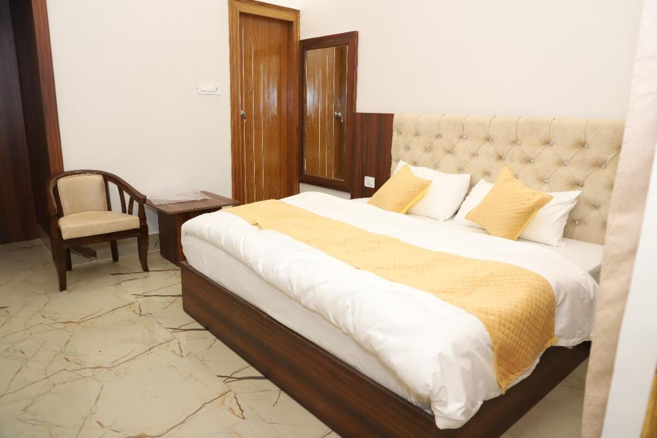 Hotel Harry Rishikesh Bagian luar foto