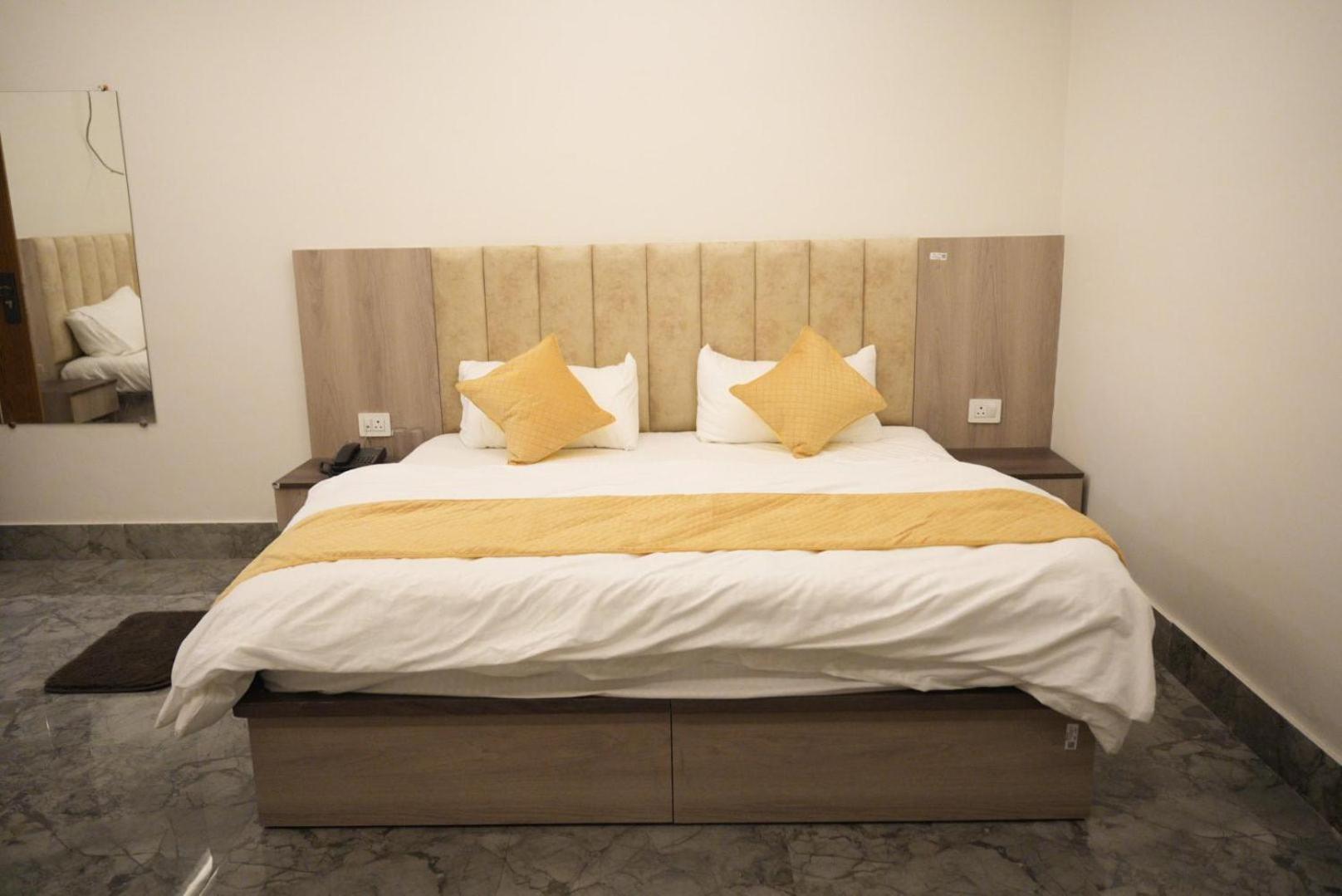 Hotel Harry Rishikesh Bagian luar foto