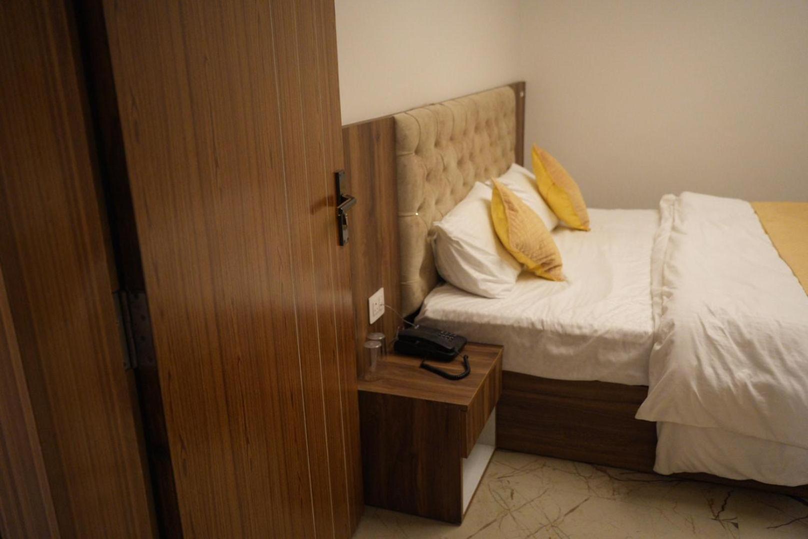 Hotel Harry Rishikesh Bagian luar foto
