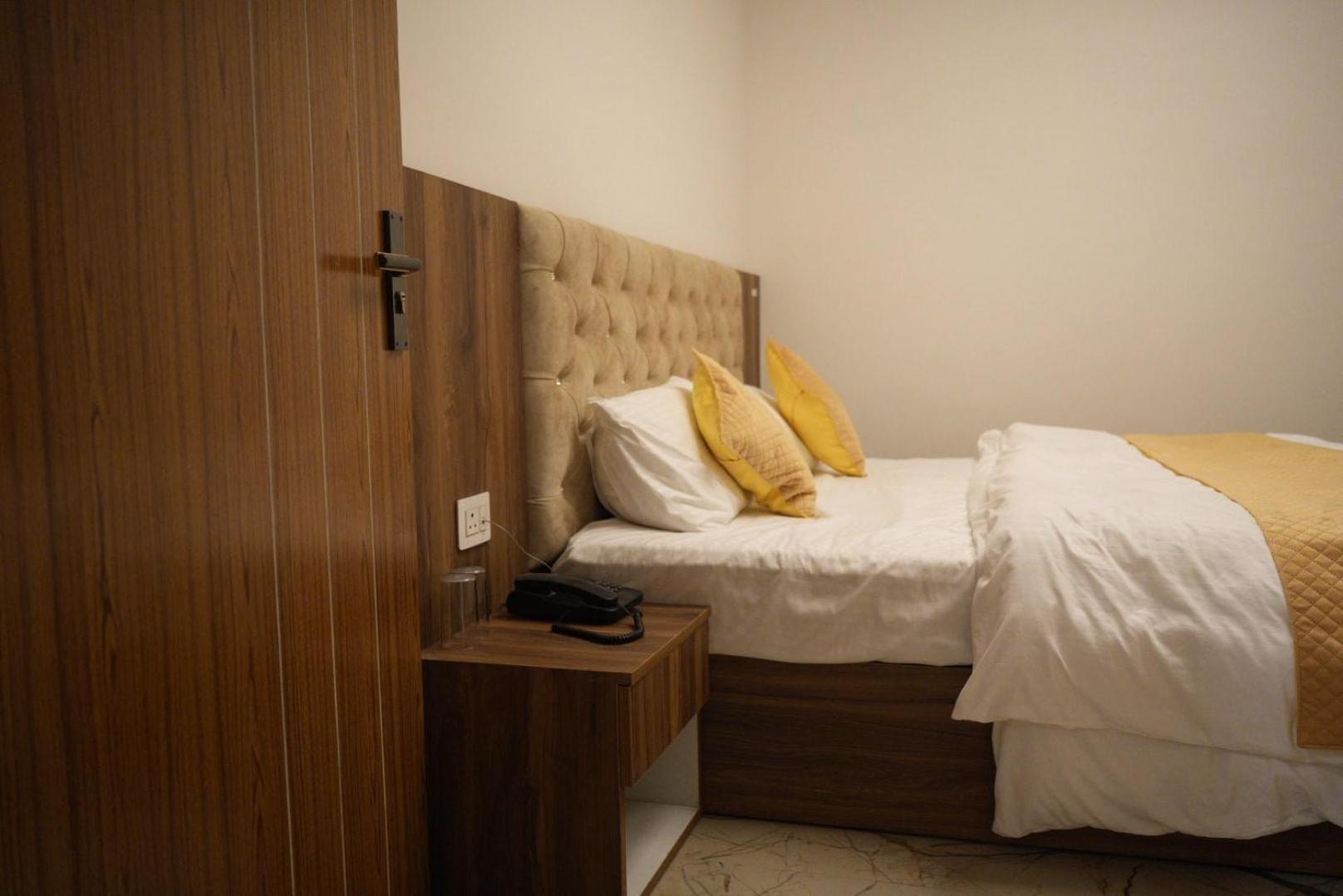 Hotel Harry Rishikesh Bagian luar foto
